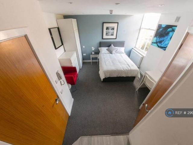 Studio for rent in Dixons Green, West Midlands