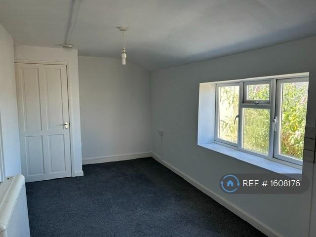 Studio for rent in Milford Haven, Wales