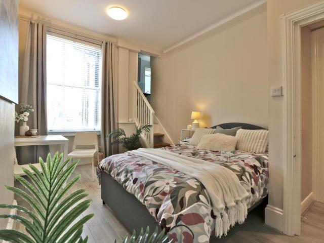 Flat for rent in Kensal Town, Bayswater