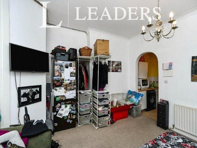 Studio for rent in Brunswick