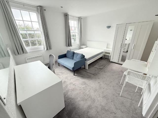Studio for rent in Whitley, Reading