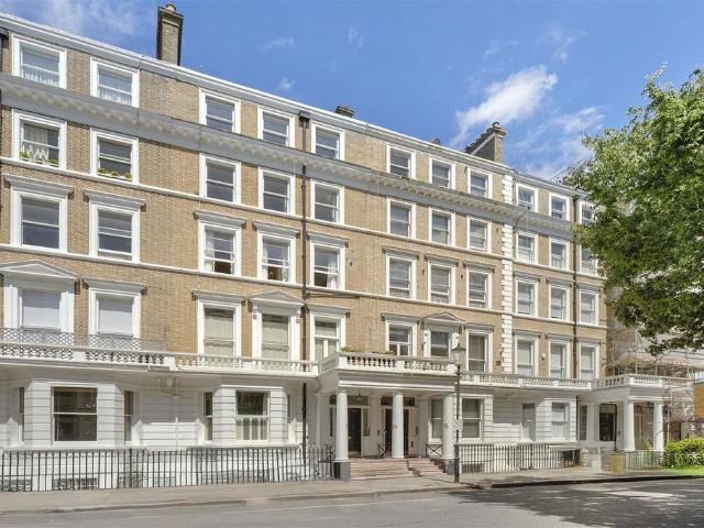 Flat for rent in South Kensington, Greater London