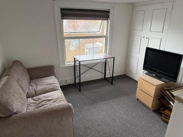 Studio for rent in Hampton, Greater London