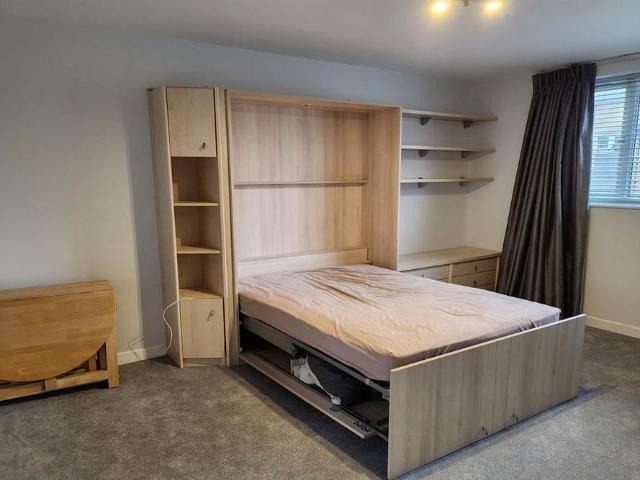 Studio for rent in Walham Green, Greater London