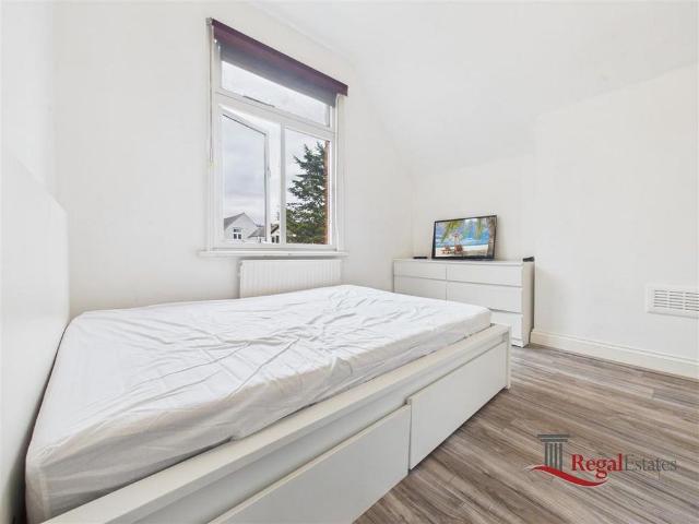 Studio for rent in Willesden Green, Greater London