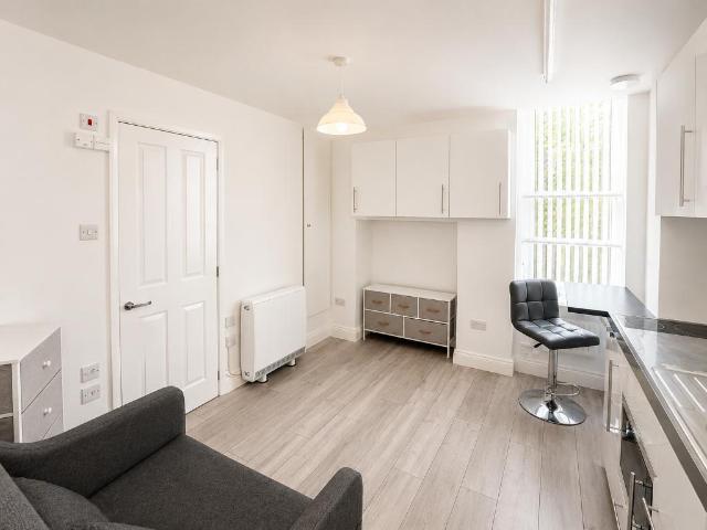 Flat for rent in Crofton, Greater London