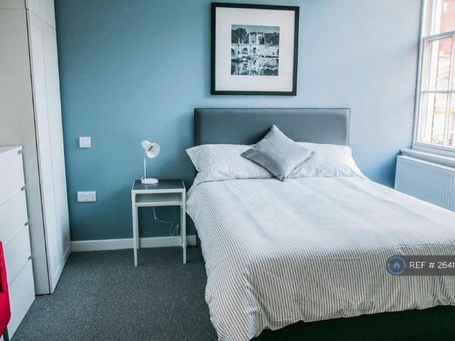 Studio for rent in Dixons Green, West Midlands