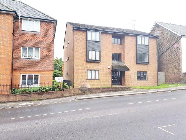 Flat for rent in Red Hill, Surrey