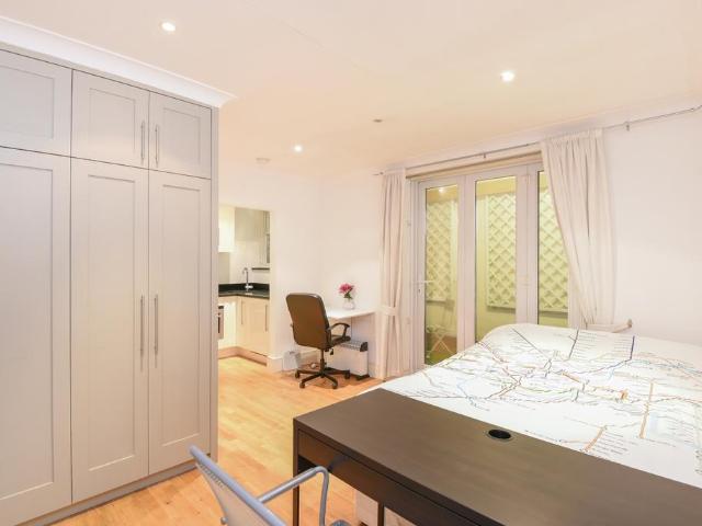 Flat for rent in Knightsbridge, Greater London