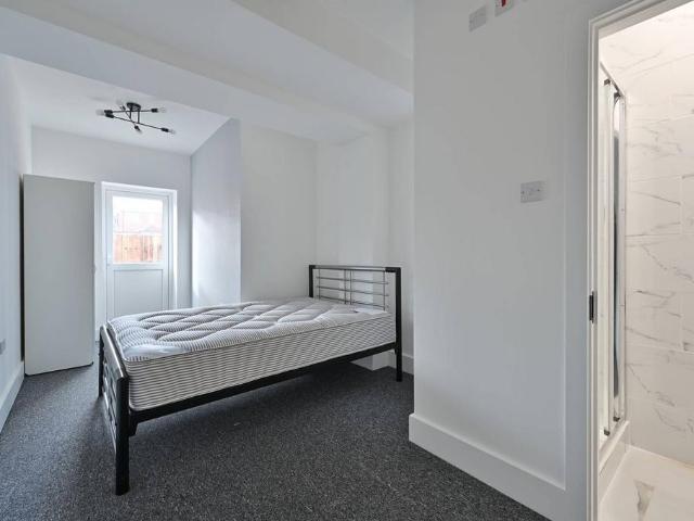 Flat for rent in Holywell Estate, North Watford