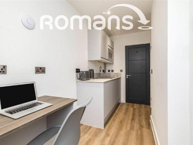 Studio for rent in Kingswood