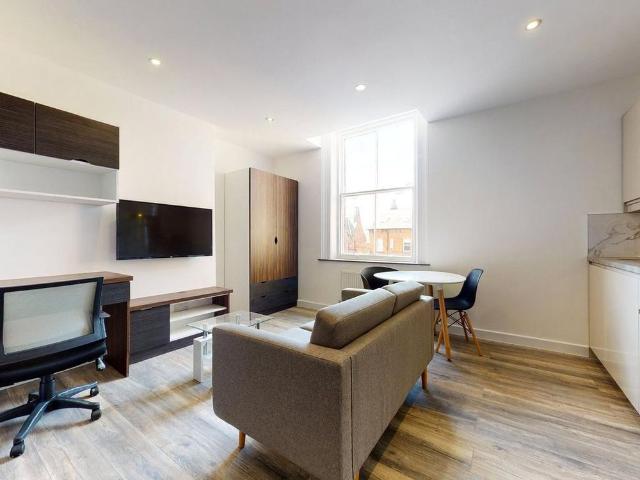 Studio for rent in Hyde Park, West Yorkshire