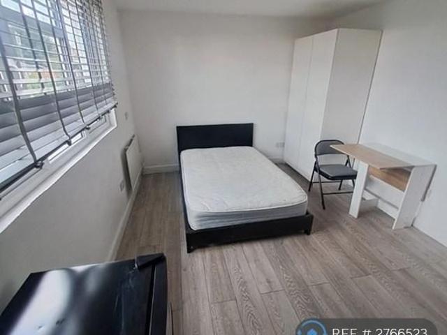 Studio for rent in Epping, Essex