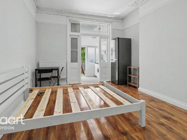 Studio for rent in London Borough of Croydon, Greater London