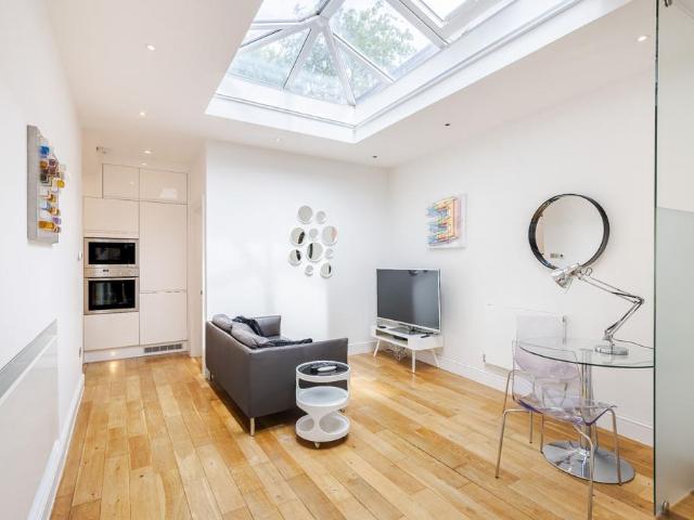 Flat for rent in West Kensington, Greater London