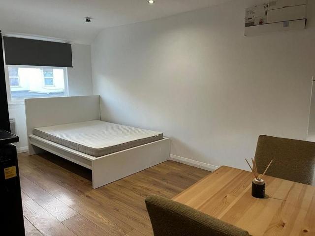 Studio for rent in London Borough of Merton, Greater London