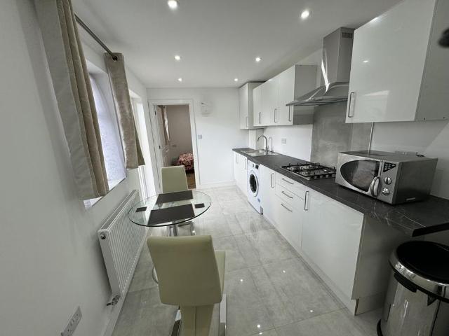 Studio for rent in New Bedfont, Greater London