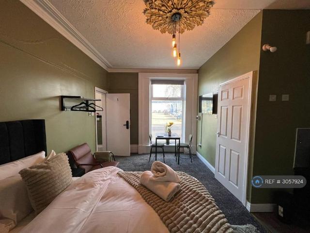 Studio for rent in Huddersfield, Kirklees