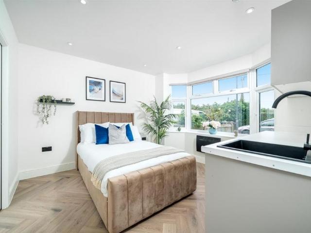 Studio for rent in South Stanmore, Greater London
