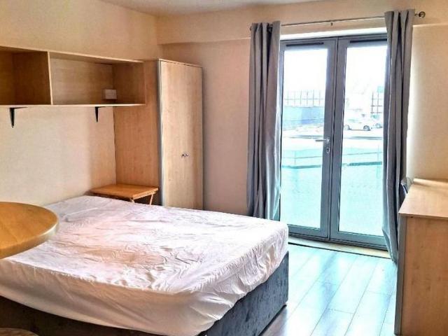 Studio for rent in Greenbank, Mount Wise