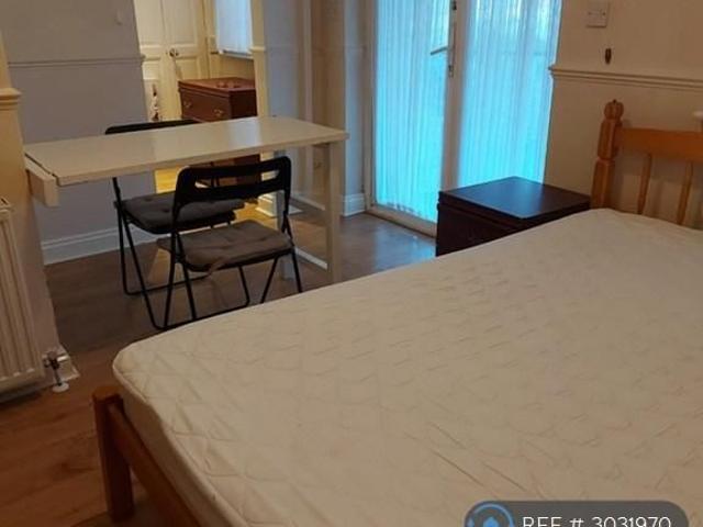 Studio for rent in London Borough of Ealing, Greater London