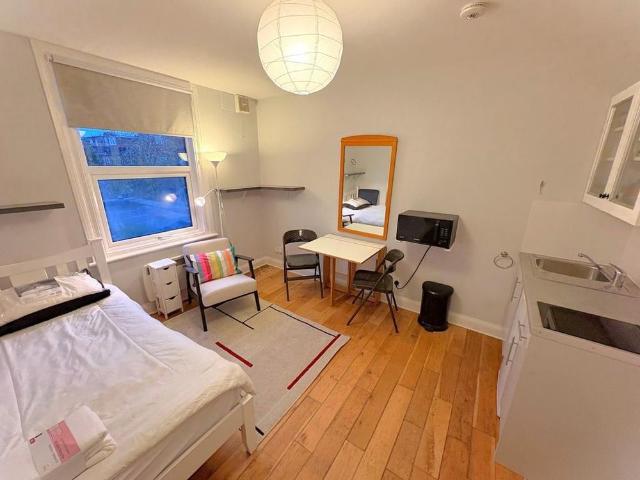 Studio for rent in London Borough of Richmond upon Thames, Greater London
