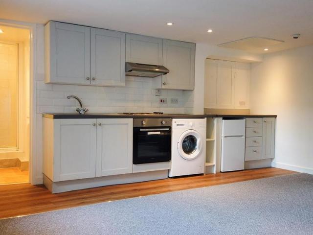 Flat for rent in Woolshops, Halifax