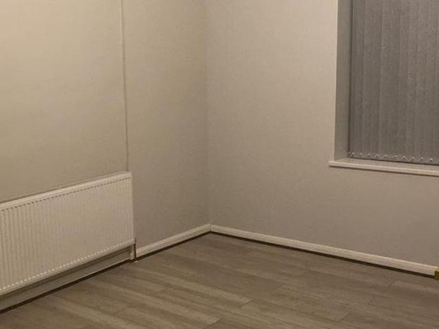 Studio for rent in Great Horton, West Yorkshire