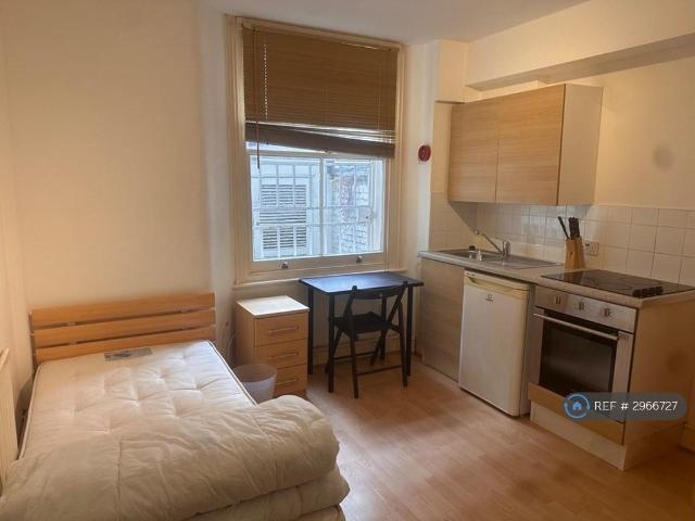 Flat for rent in Kensington, Greater London