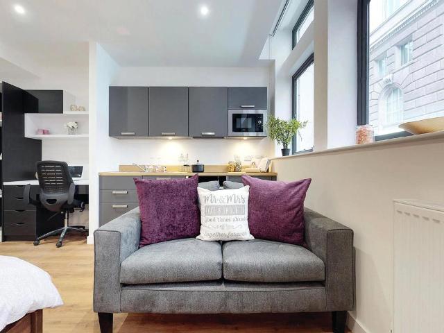 Flat for rent in Calderstones
