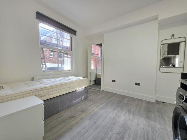 Studio for rent in St James, Sandown Park