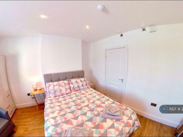 Studio for rent in Roselands, Eastbourne