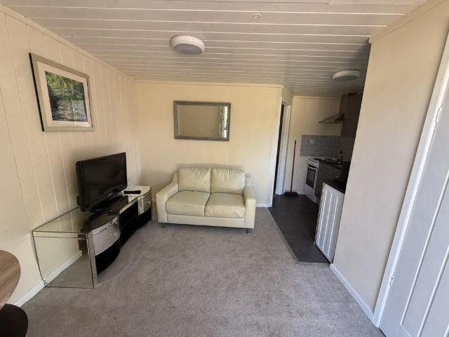 Studio for rent in West Liss, Bolton Low Houses