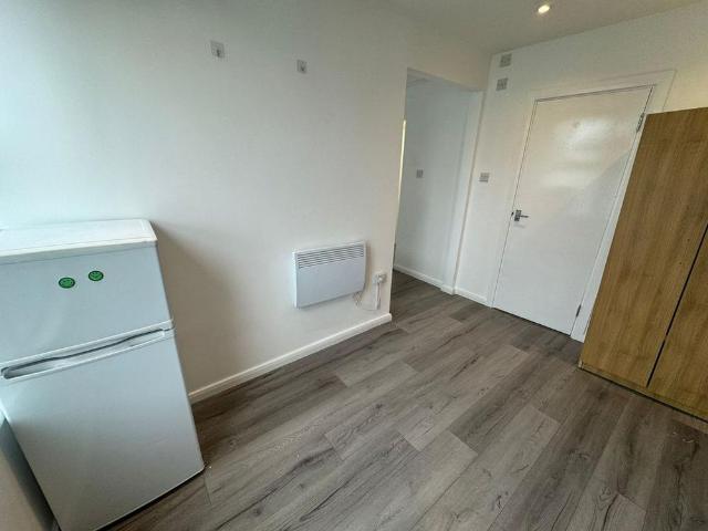 Studio for rent in London Borough of Croydon, Greater London