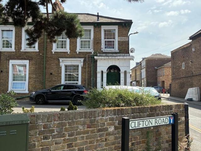 Flat for rent in Slough