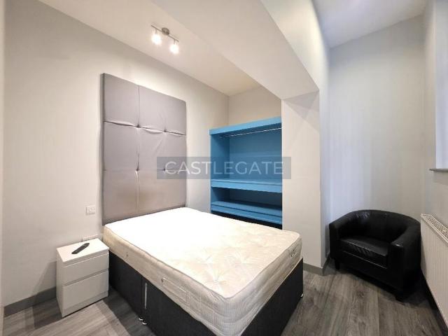 Studio for rent in Highfields, Huddersfield