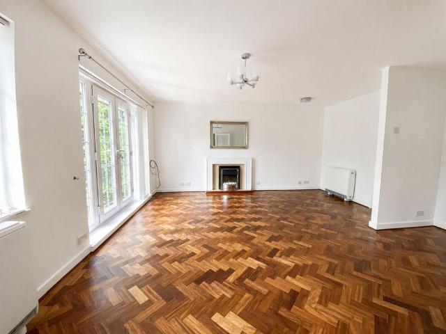 Studio for rent in Woodcote, Epsom