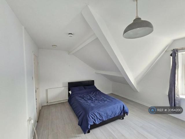 Studio for rent in Mount Pleasant, Swansea