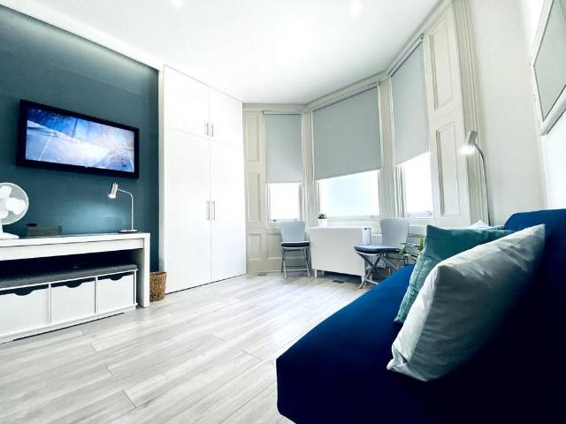 Flat for rent in Aldrington