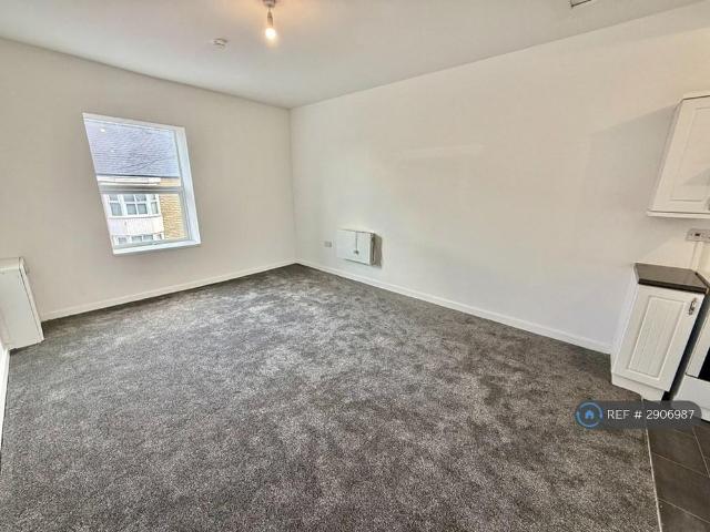 Studio for rent in Bolton Upon Dearne, South Yorkshire
