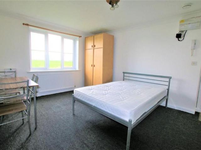 Studio for rent in Harlington, Bedfordshire