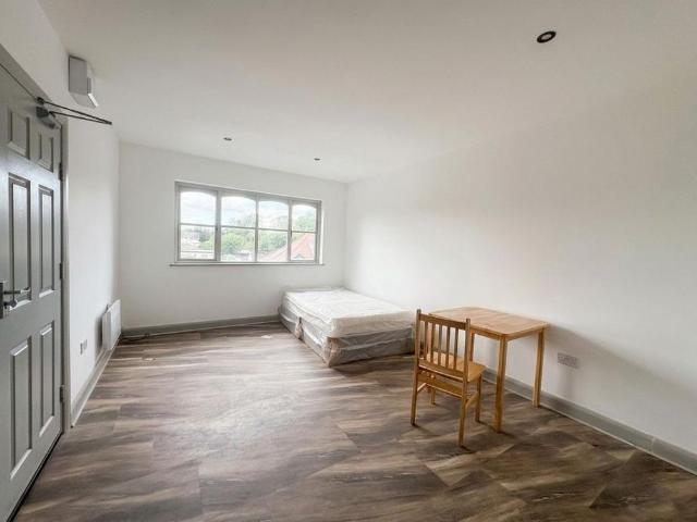Studio for rent in Longlands, Halfway Street