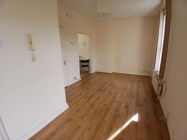 Studio for rent in Red Hill, Surrey