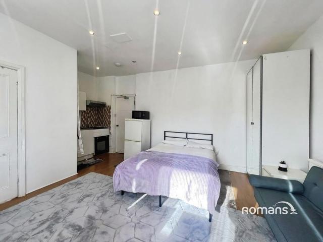 Studio for rent in High Wycombe Community Board, Buckinghamshire