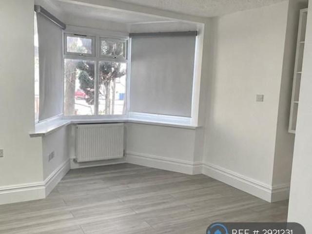 Studio for rent in South Stanmore, Greater London