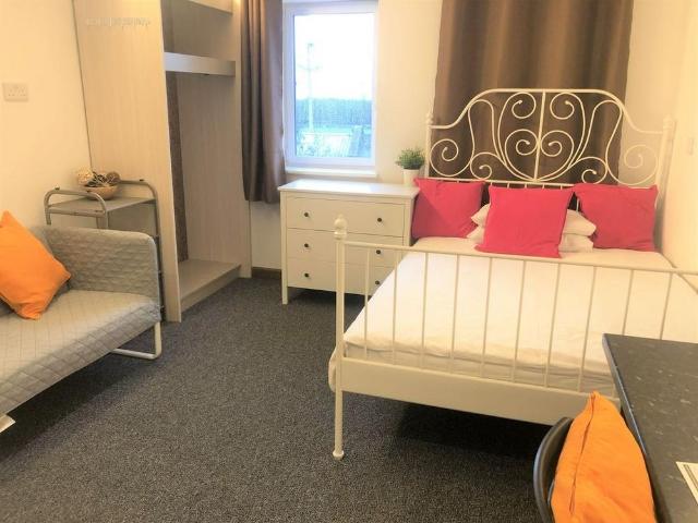 Studio for rent in Canley, West Midlands