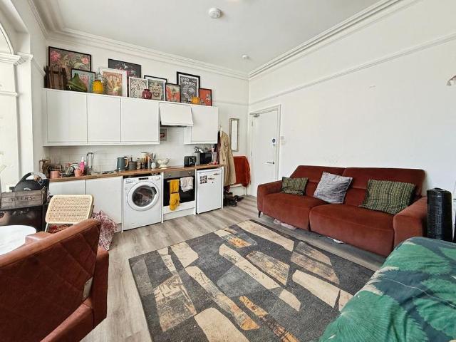 Studio for rent in Brightlingsea, Dale Hill
