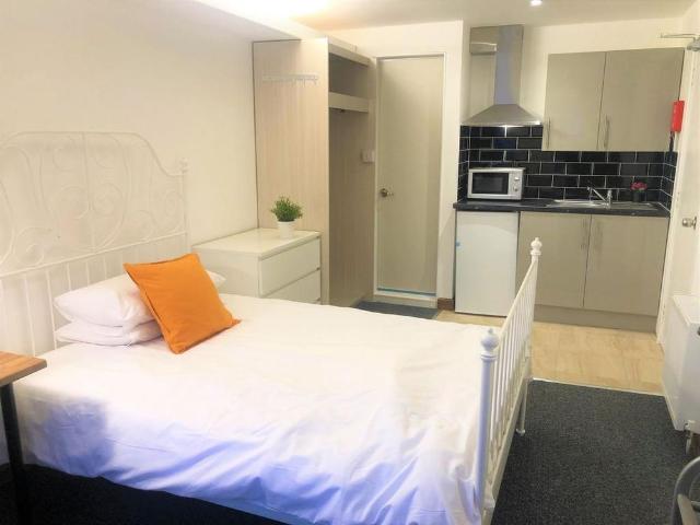 Studio for rent in Canley, West Midlands