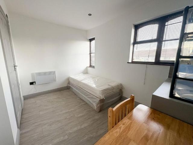 Studio for rent in Longlands, Halfway Street