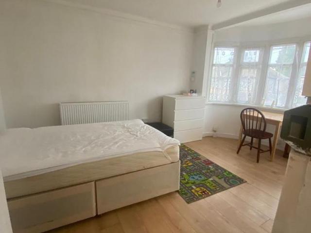 Studio for rent in Wealdstone, Greater London
